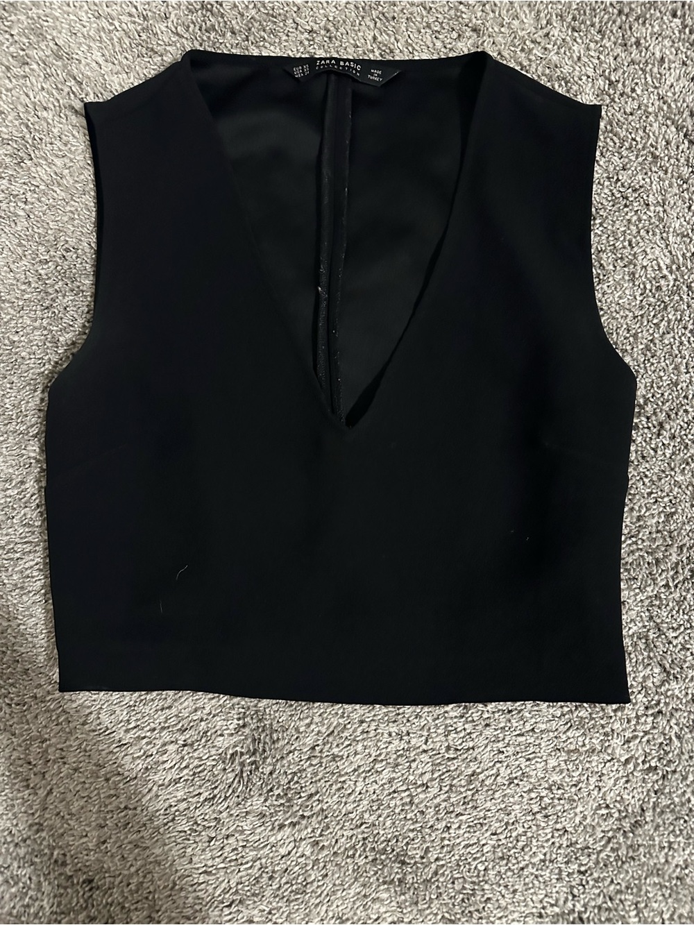 Zara Black Sleeveless V-Neck Crop Top